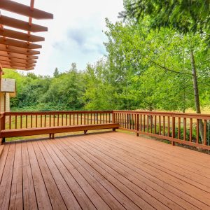 How do I select the appropriate decking material to fit my preferences? - faq - Bright Habitats
